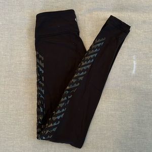 Vintage Lululemon Wunder Under leggings. Size 4.